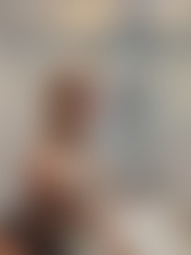 Kijk je geil mee hoe ik mn lipstick op doe ?😈 - post hidden image