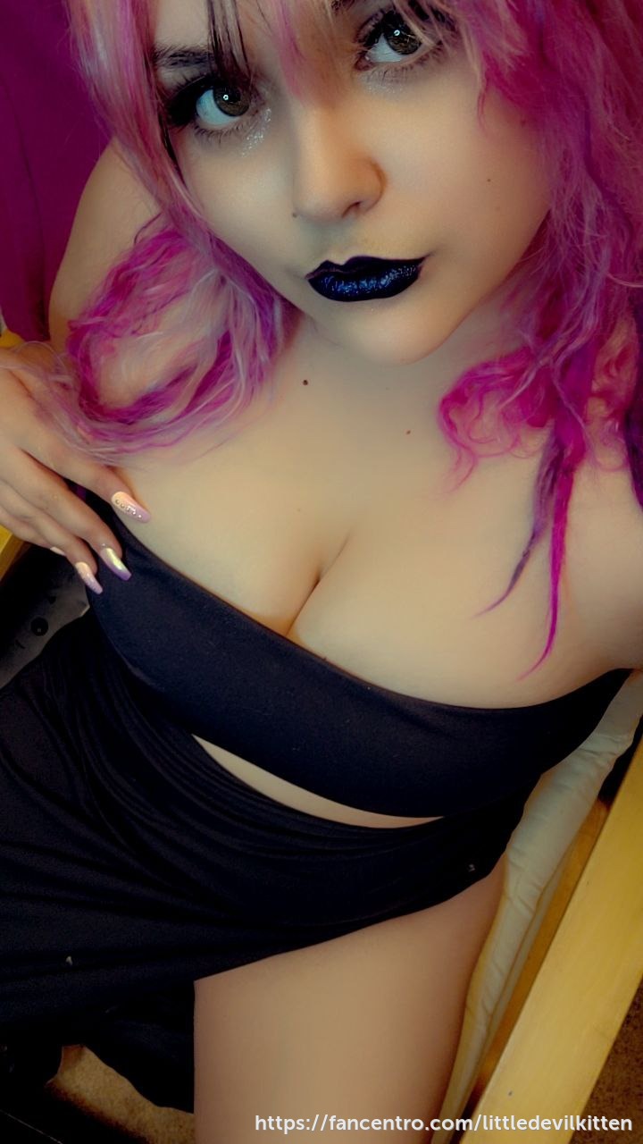Big tiddy goth gf rides your cock!!!