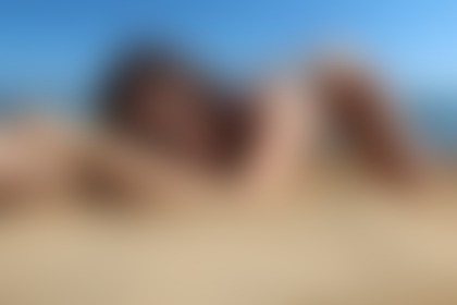 Wat zou je doen als je naast me lag op het strand? 🙈 - post hidden image