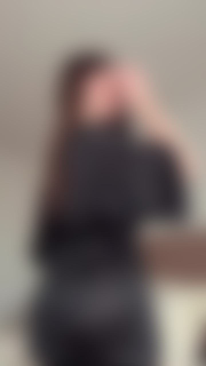 You can look… but can you touch? 😉💋 - post hidden image