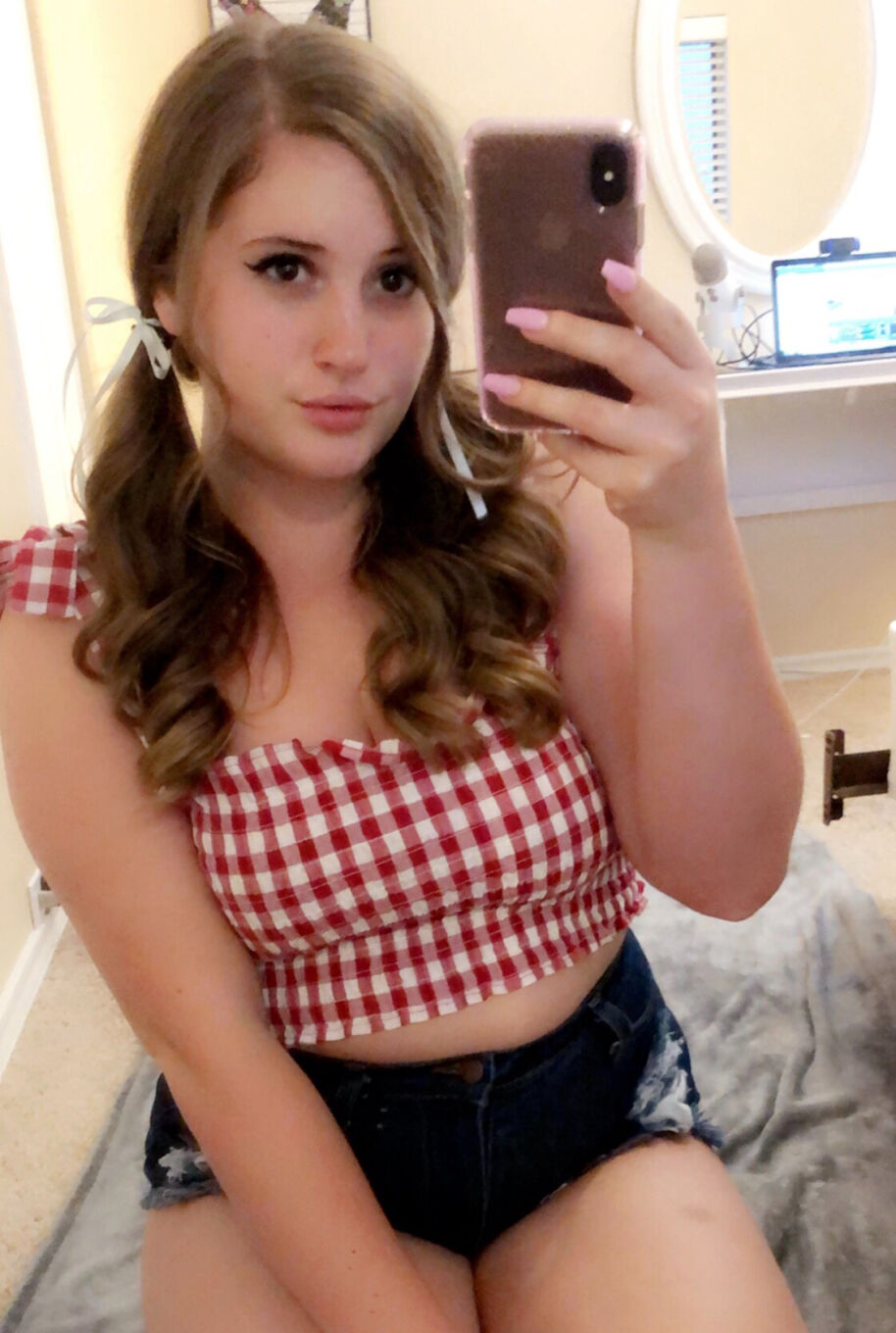 AllysonBettie Pictures and Videos & similar of @allysonbettie fancentro  profile - EroThots