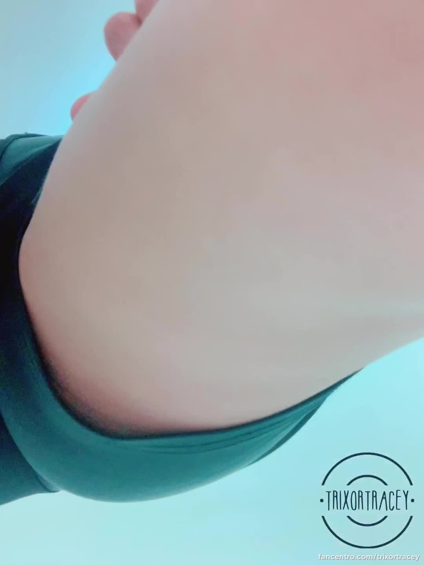 [Teaser] your view when I sit on your face  👅 1foreground