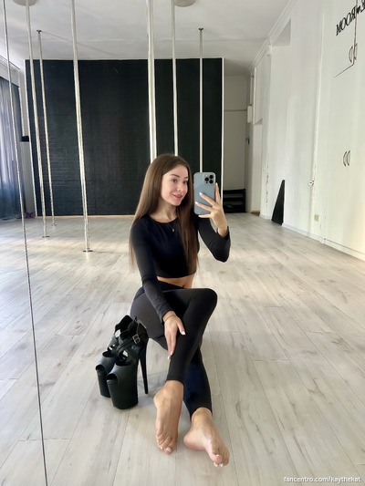 Dive into my personal world 😘 – exclusive content with a touch of seduction awaits