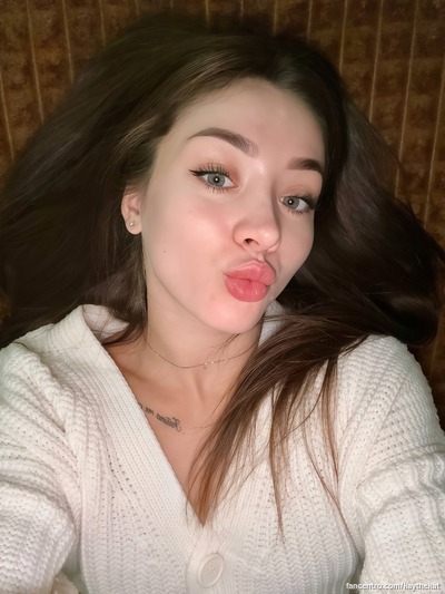 Catch a private glimpse of me – new, intimate content is live now; see for yourself 😘