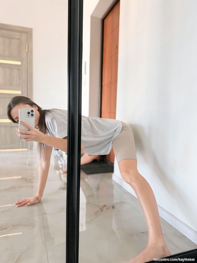 Decided to clean the house a bit 🥰 it feels so cozy to walk on a clean floor! Oh how I love the way it shines. It's also wet and I almost fell, good thing I have good stretching, 😏 and I'm a very flexible girl in general, in case you haven't noticed 😋