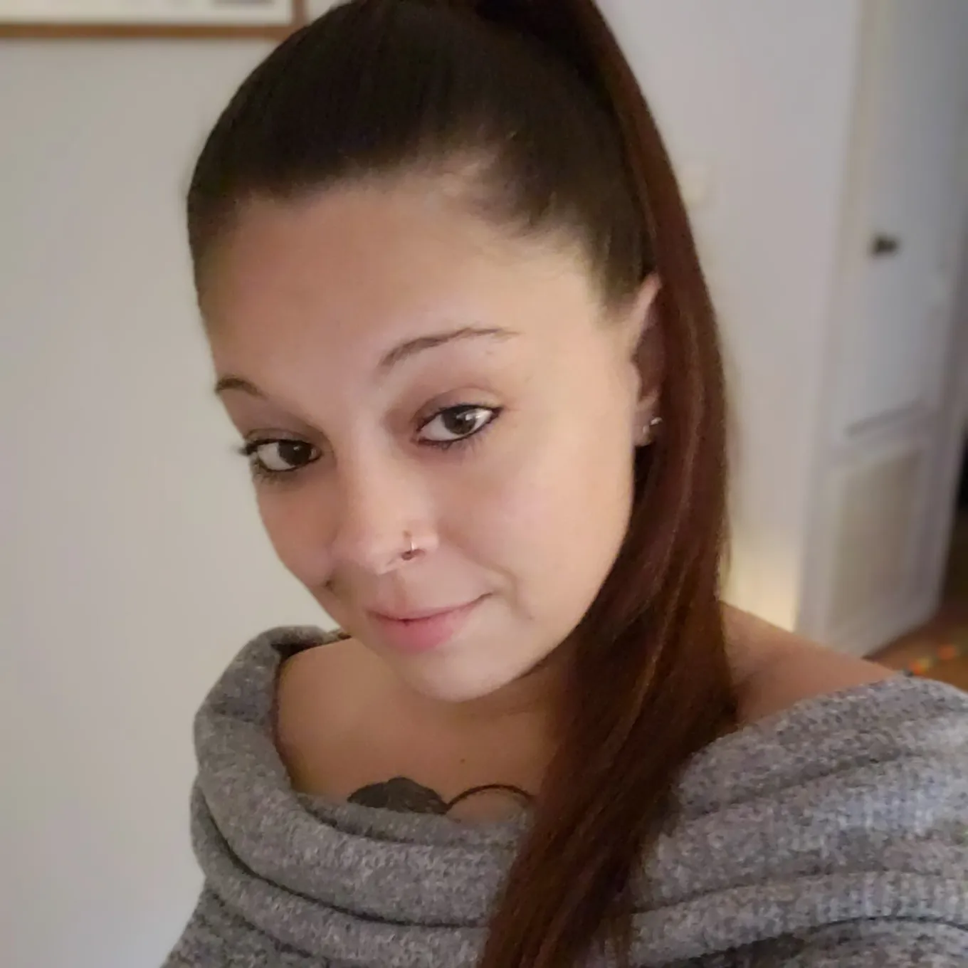 Under desk shoe play Stars du Porno et Modèles - Fapello Leaks