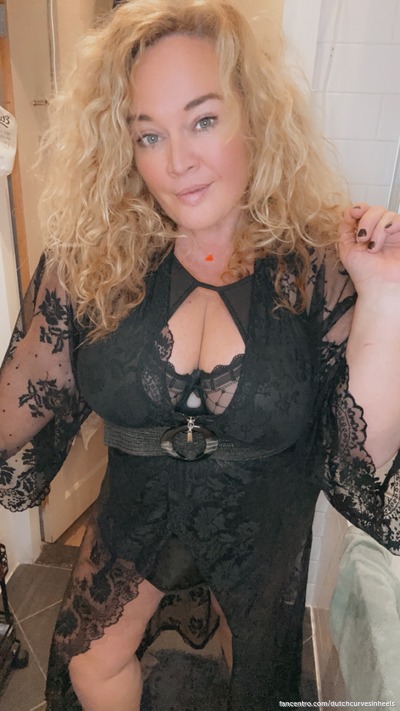 Ready to dive into some fun? 🌊💋