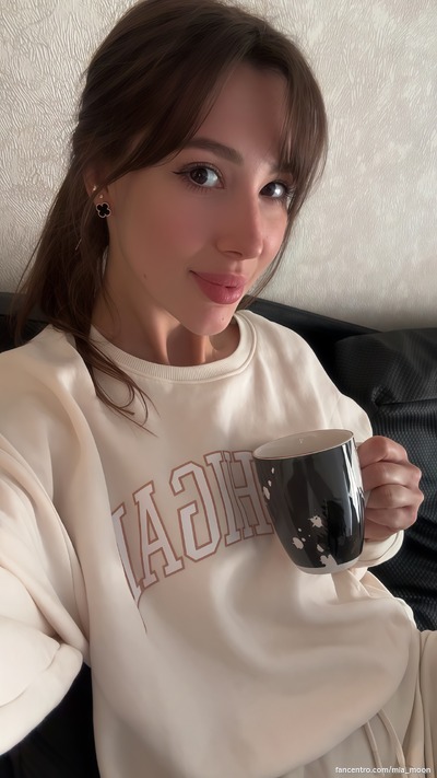 New drop alert: sultry photos and candid videos just for my VIPs – check them out 😘