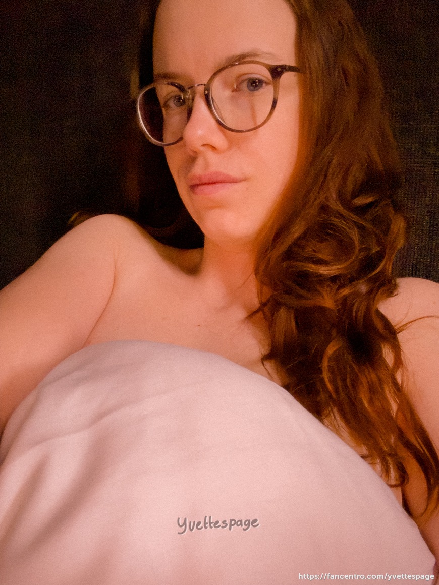 Sundays are for being lazy and naked in bed 1