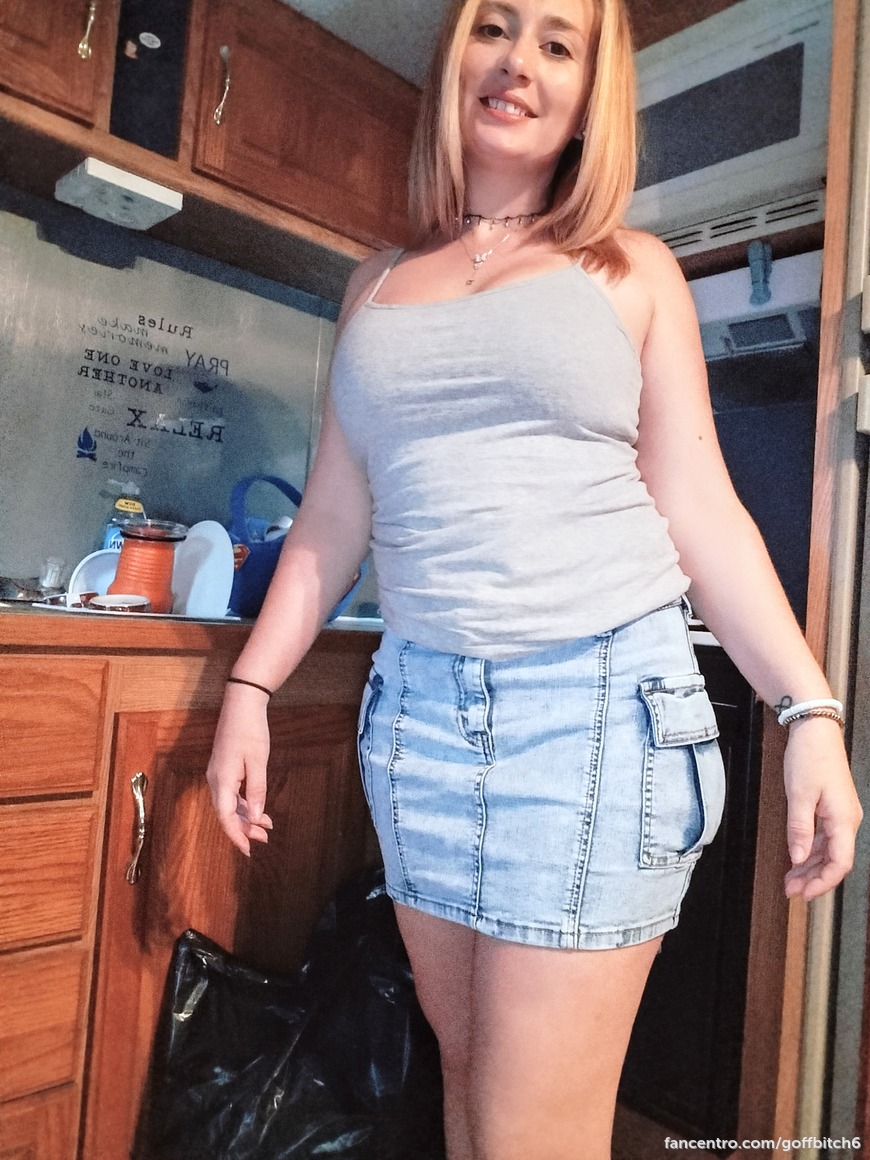 Something about a badd bitch that's only 5'2 1
