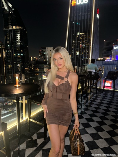 Don't resist the temptation of my alluring beauty! 💋🤭🔥