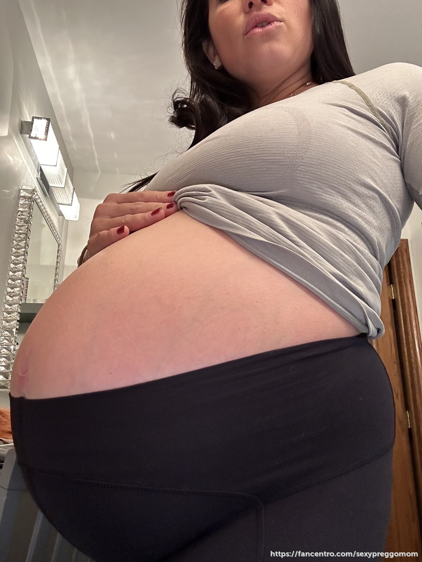 Huge preggo boobs - Hello, I am Scarlett. - Fancentro