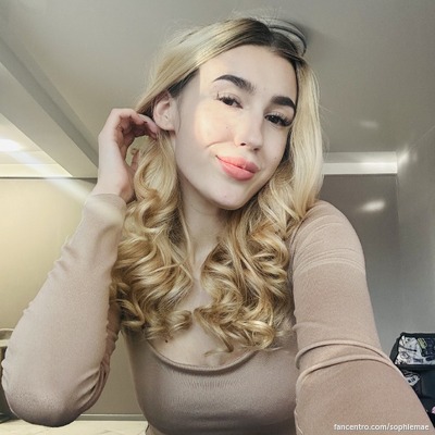 Schattige en mooie milf