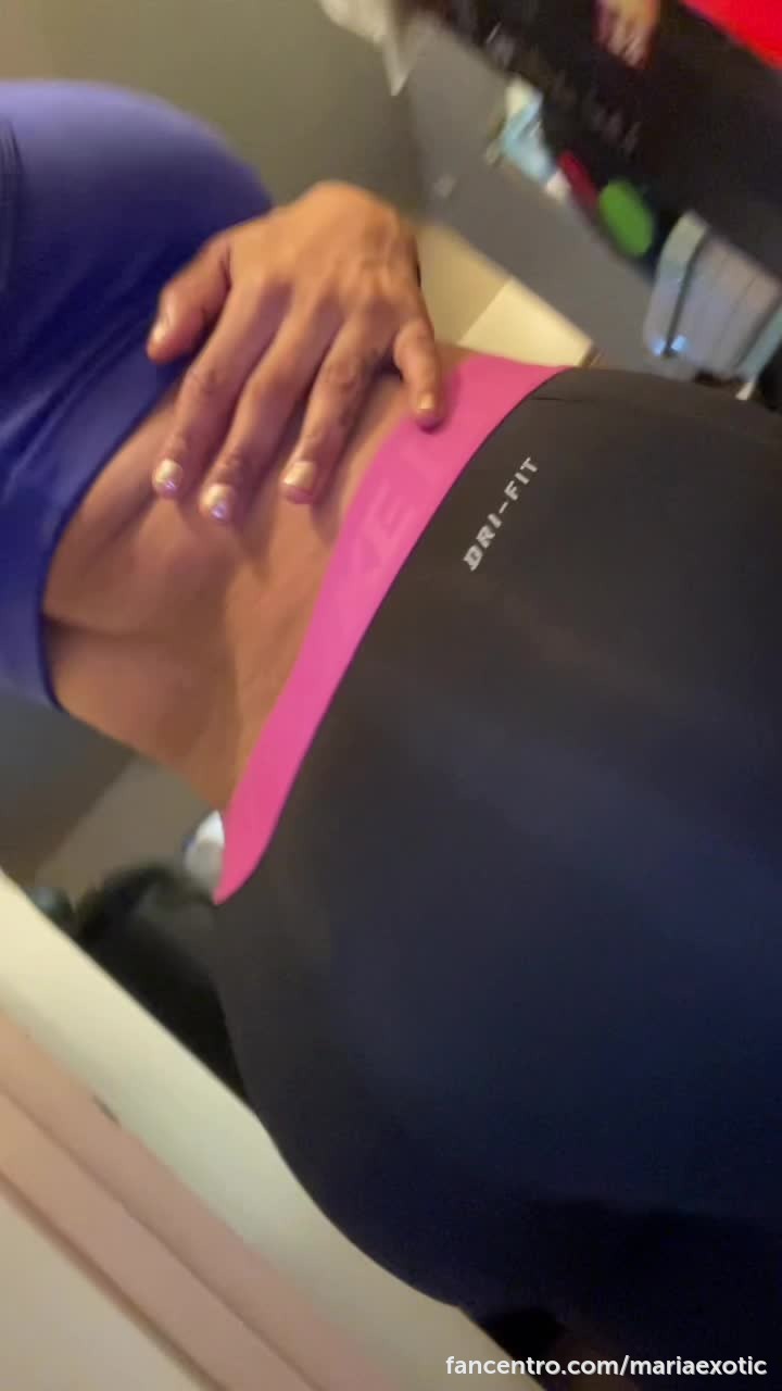 Yoga pants 1foreground