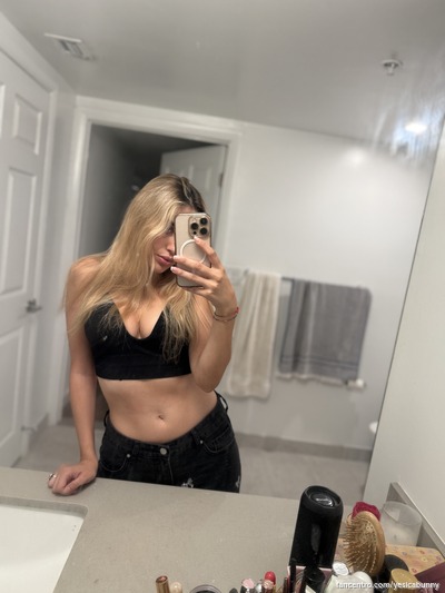 Im so fucking wet, my body needs your grip now. 🍑💦