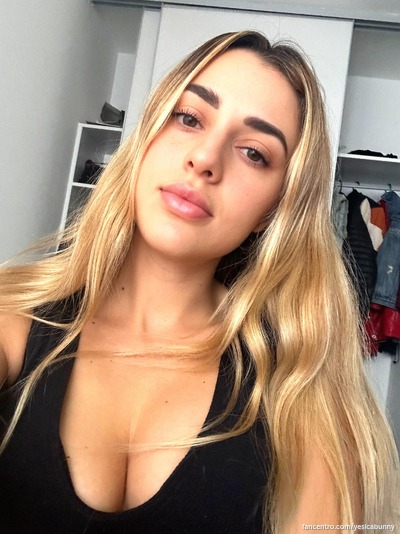 Im so fucking wet, my body needs your grip now. 🍑💦