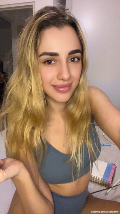 Im a naughty girl, wanna feel my heat on you? 🍑😈