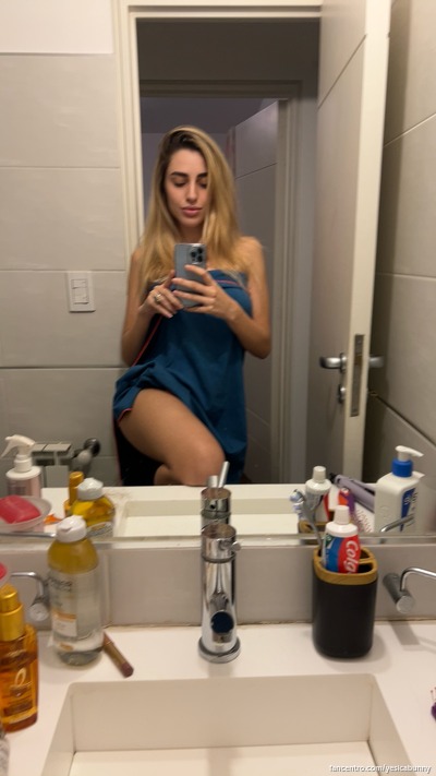 Wanna see my massive breasts bounce as I tease you? 🍒🔥