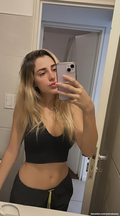 My body is begging for your hands, lets get dirty. 🍑💋