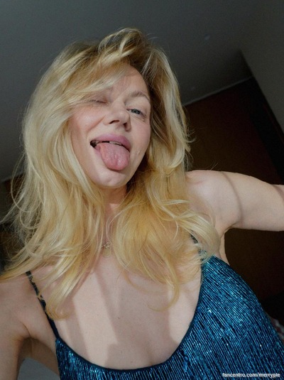 Ever wanted to fuck a blonde? 🥵