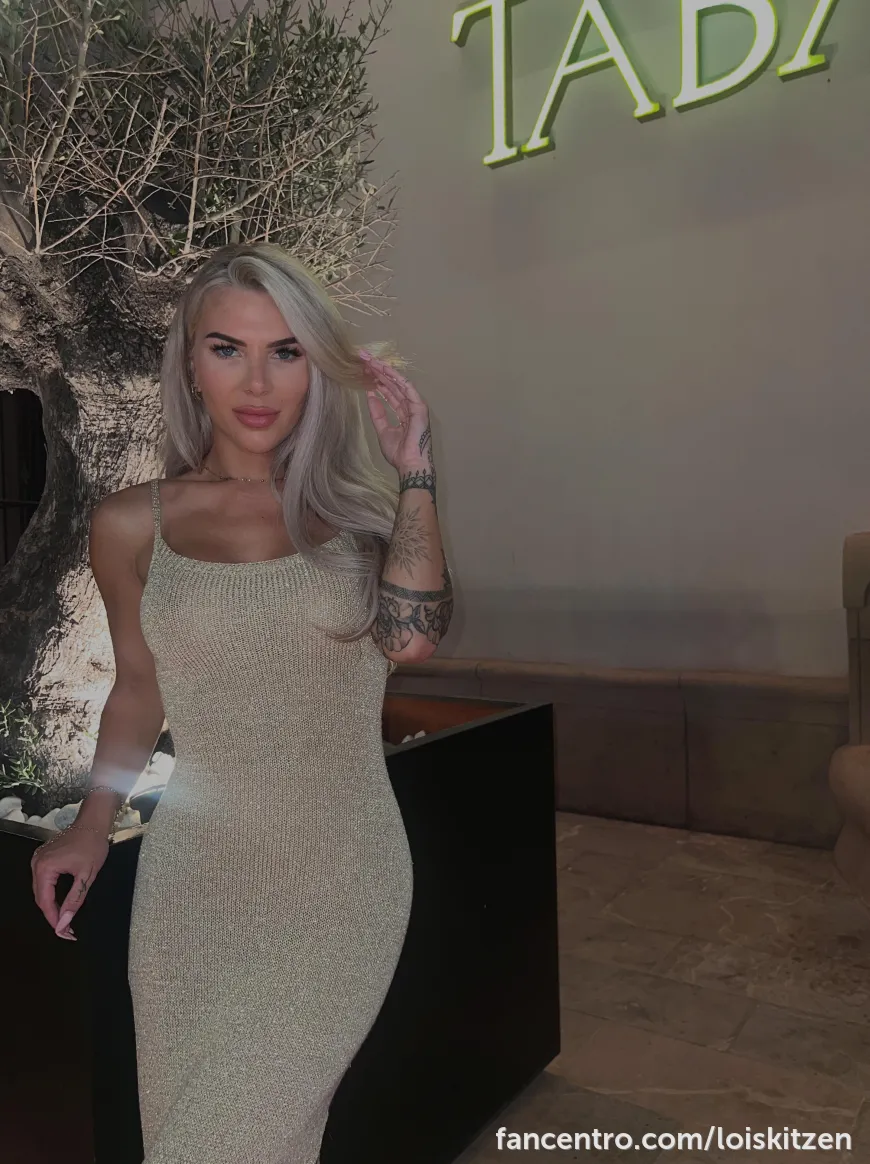 Just enough skin to keep you wanting more 💋 1