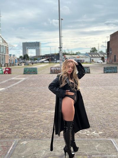 come over here and worship me 🙏 😈