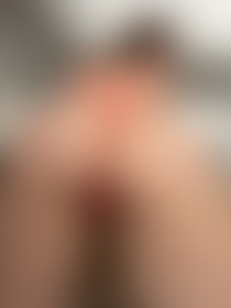Ik zal mijn broekje even een de kant doen voor je schat. Dan kan je er iets beter bij -> 🫦 - post hidden image