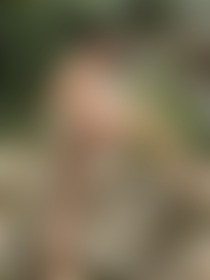 Kom je me hier beffen? Ga maar op je knieen zitten !👅 - post hidden image
