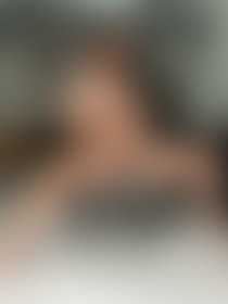 Ik denk dat je pik veel lekkerder zit dan dit tafeltje 😏 - post hidden image