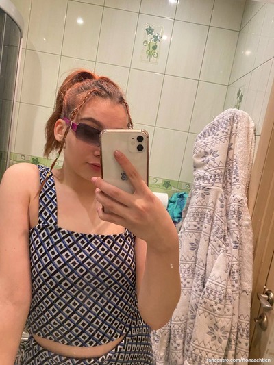 Schattige en mooie milf