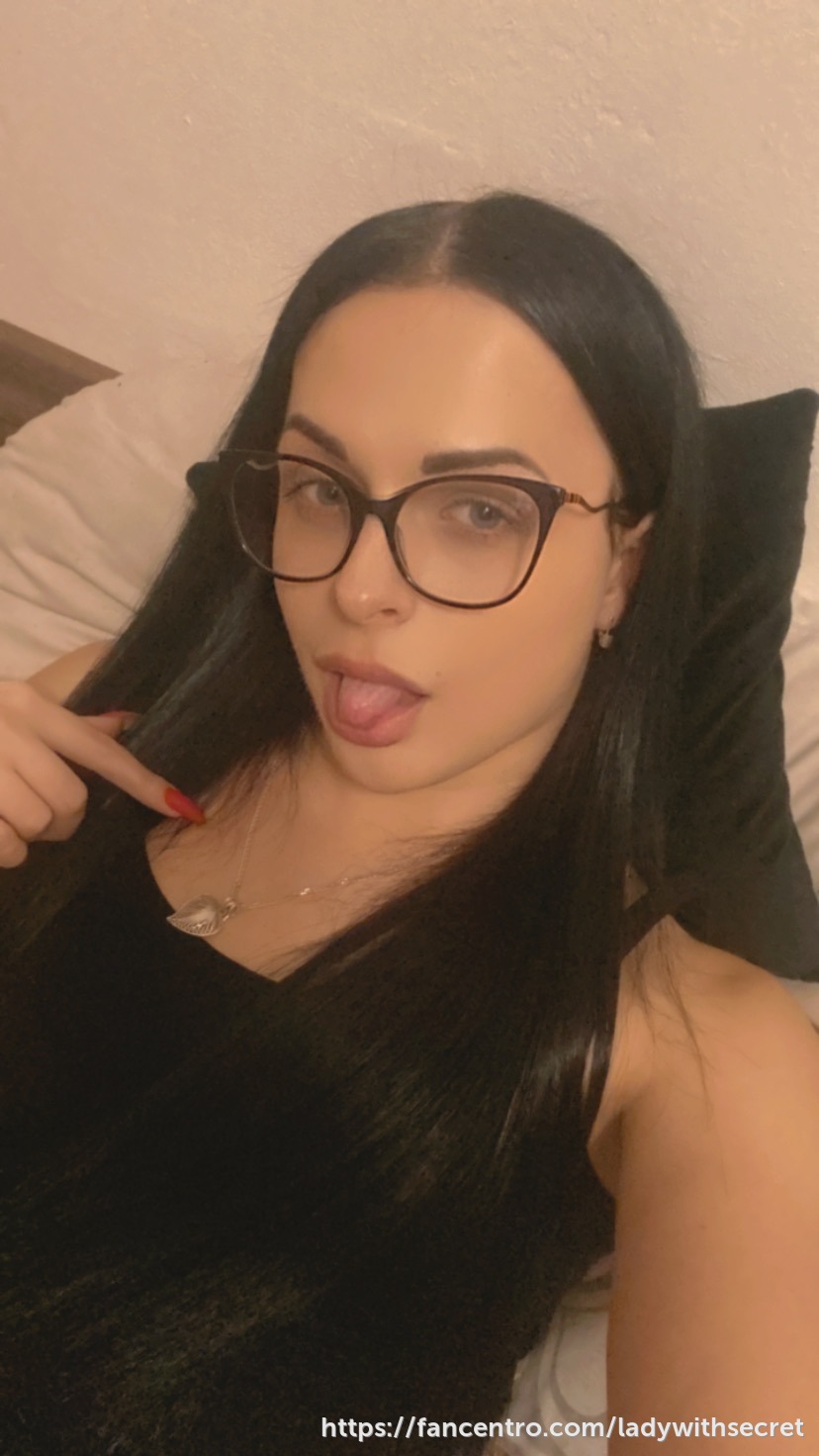 😏👉👈 - Lady with secret ⚧💕🏳️‍⚧️ - Fancentro