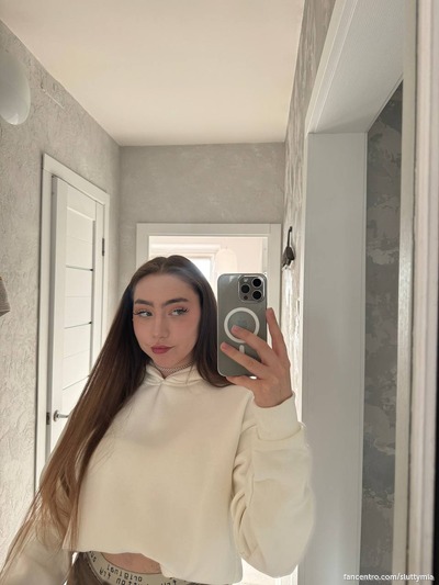 Schattige en mooie milf