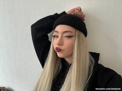 Schattige en mooie milf