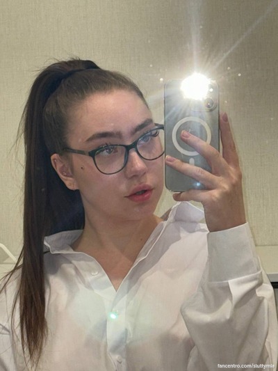 Schattige en mooie milf