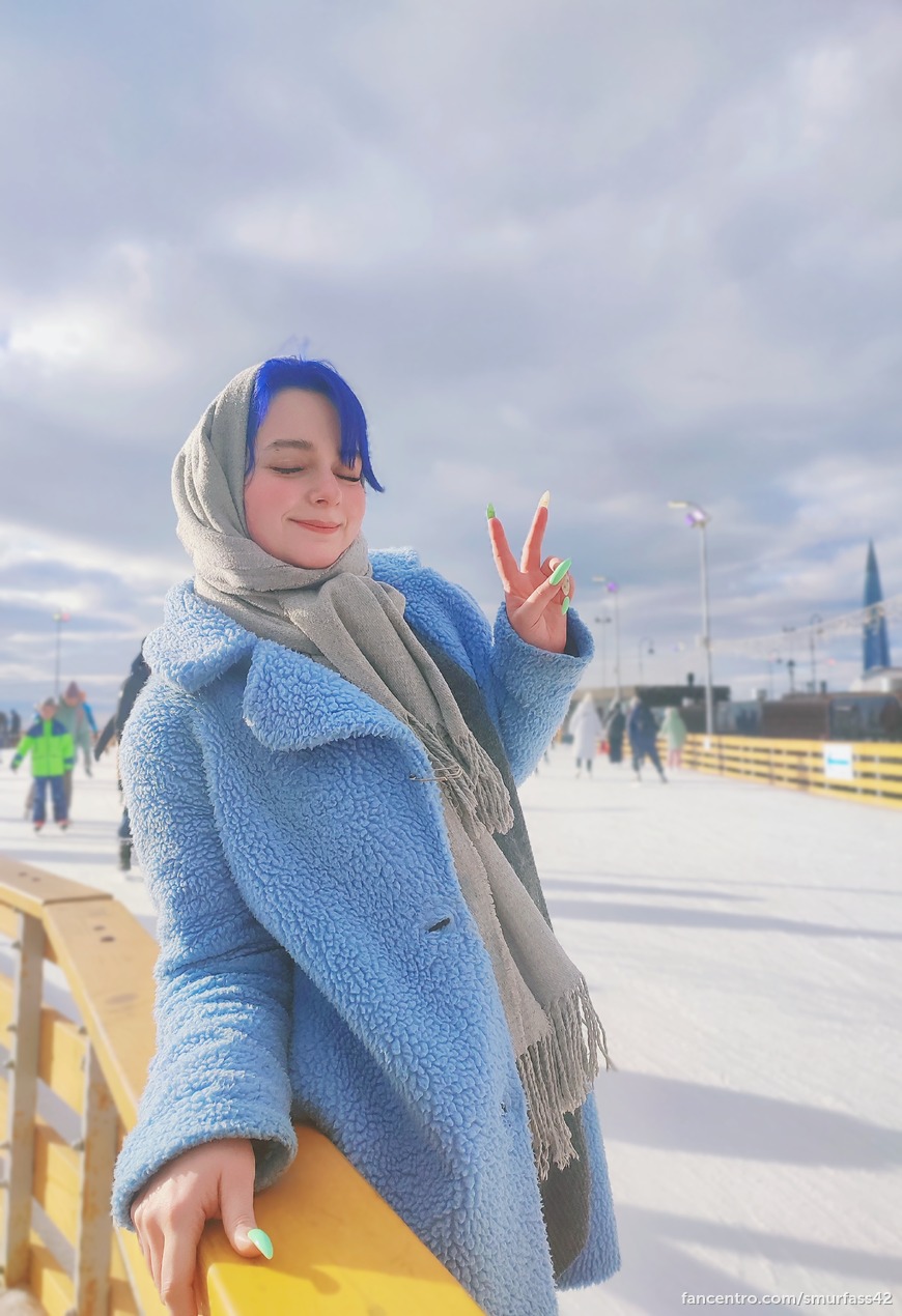 Nice day at the ice rink! I skated and ate churros for the first time! 🥰
Would u like to have a skating date with me? 😍😍😍 1