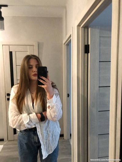 Ik vind het heerlijk om met mijn kleine kutje op je gezicht te zitten