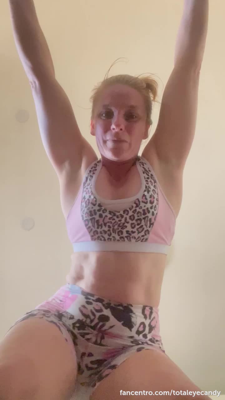 Lunch time shoulder stretch 1foreground