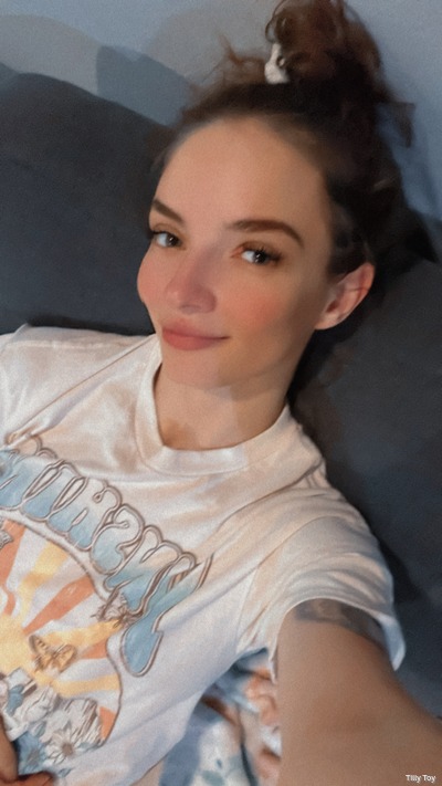 Happy Sunday 💖 Today was laundry day but I want to finish the day talking with you. DM me and say hi 😊😍