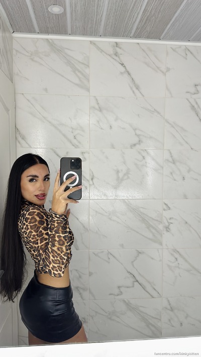 Schattige en mooie milf