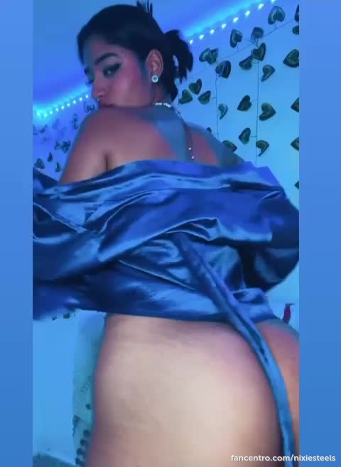 latina twerking 1foreground