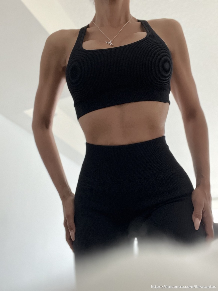 That black yoga outfit 1