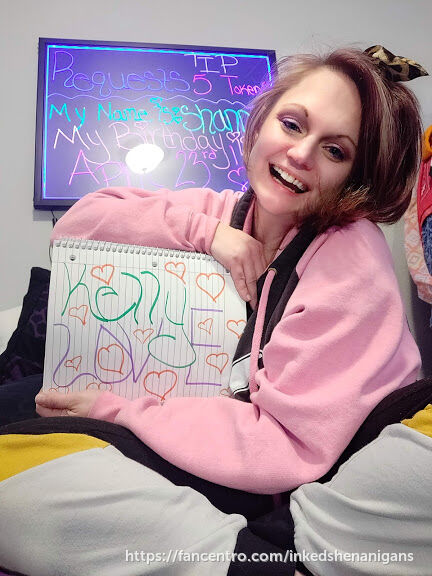 Hello! I am currently seeking a few people interested in working together with me to do some promoting and social media marketing. I will pay you with a fan sign and a 60-75 nude photo collection with your sign. Signs are creatively hand crafted and made  1