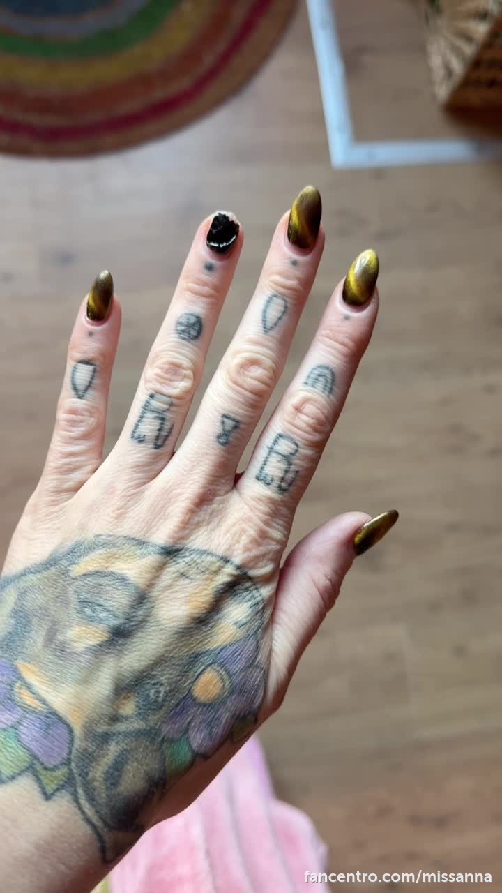 It’s time for my nails again!💅🏻 1foreground