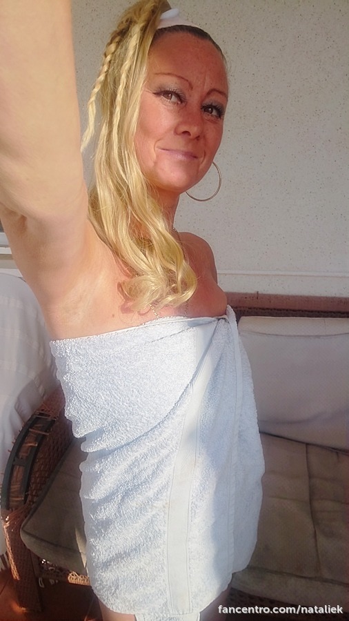 Tuesday tease : naked under my towel I flash my tits & pussy 1