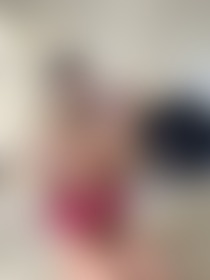 Floor Brat Behavior 👑 - post hidden image