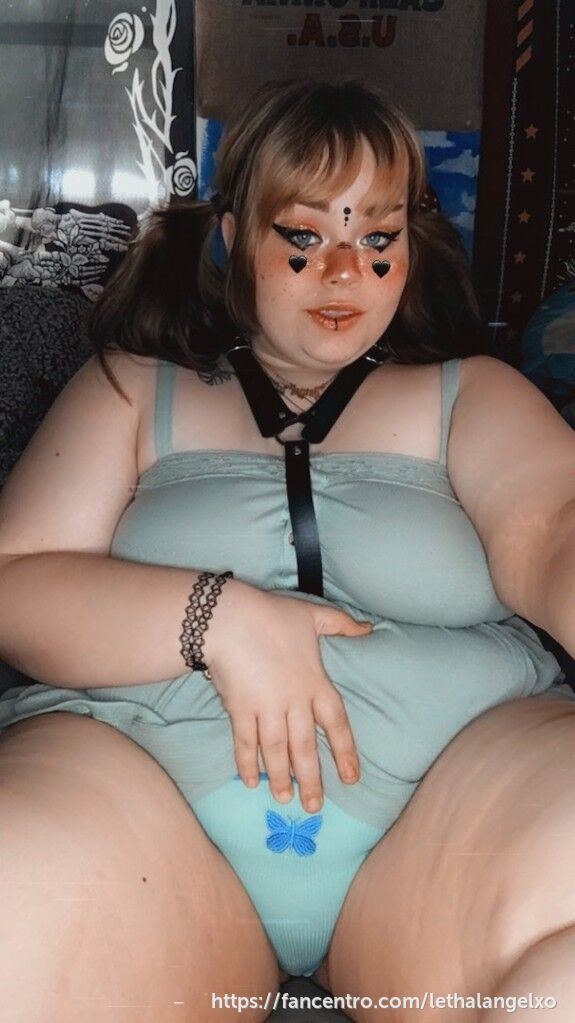 Come sub for the full photo shoot !NSFW! 1