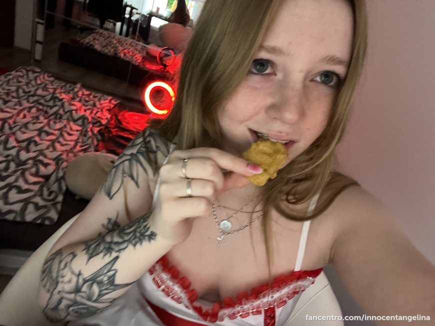 Come and take a bite into my cookie. 🍪 1