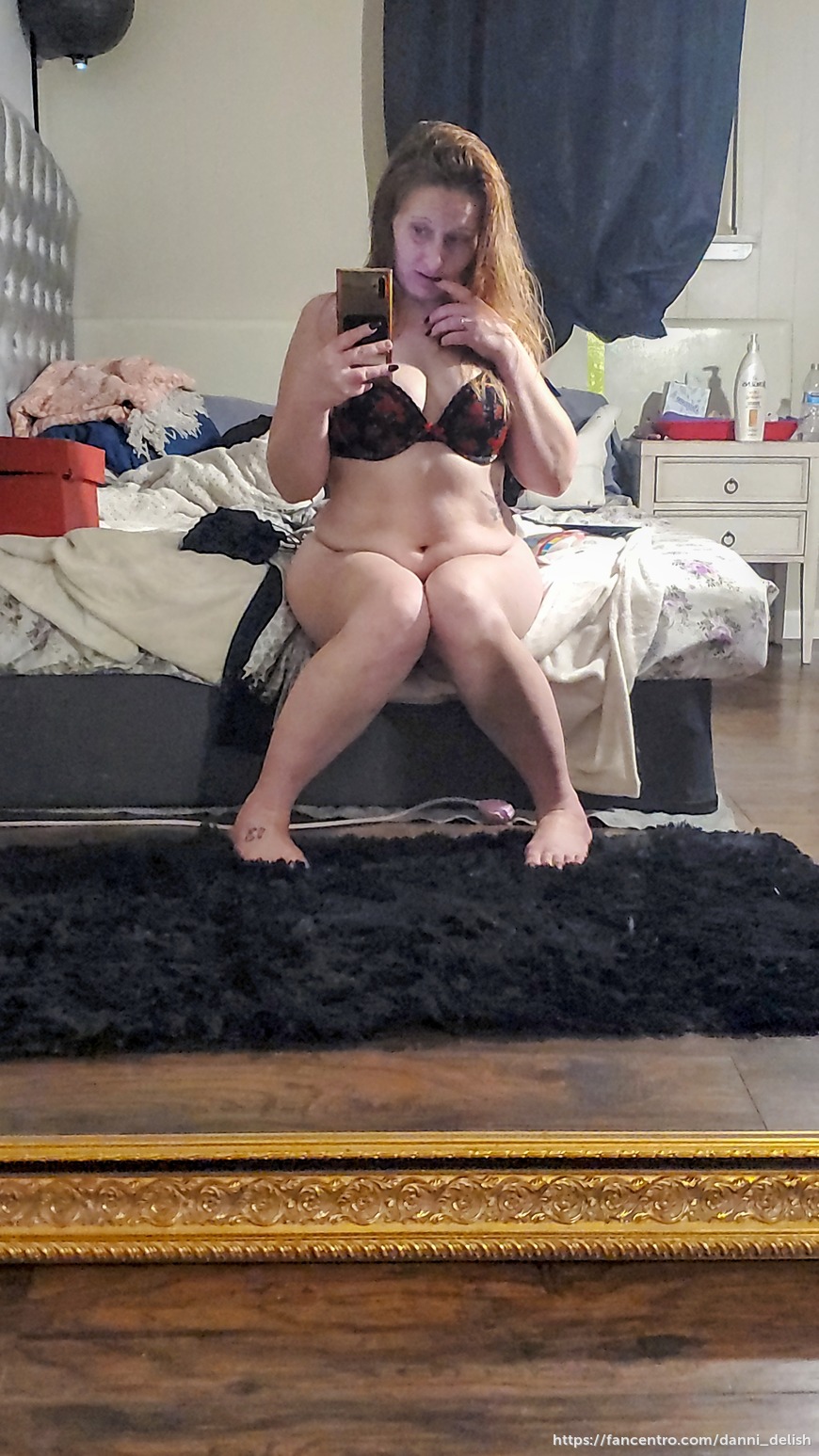 So I was taking a few pics of myself in the mirror and ended up feelin' myself so much I shot a clip to show you just how much! - post image 2