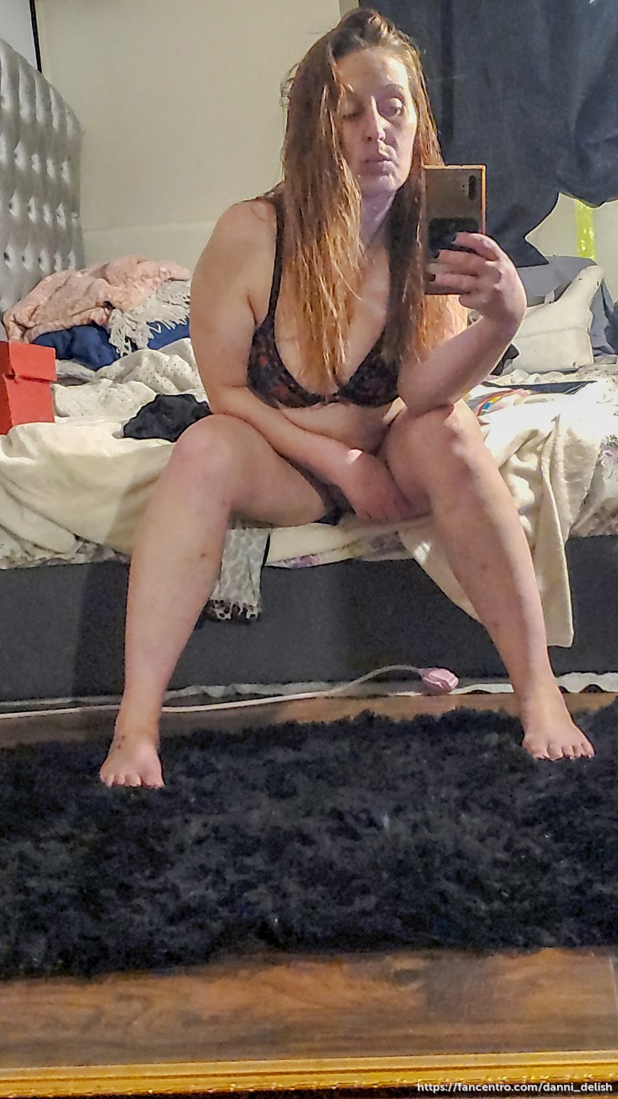 So I was taking a few pics of myself in the mirror and ended up feelin' myself so much I shot a clip to show you just how much! - post image 1