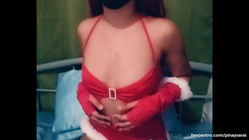 Santa's little helper 🥰🎁🍒 1foreground